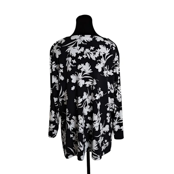 Liz Claiborne Floral 3 qtr. length Sleeved Blouse black and white Size 1X - Picture 5 of 10